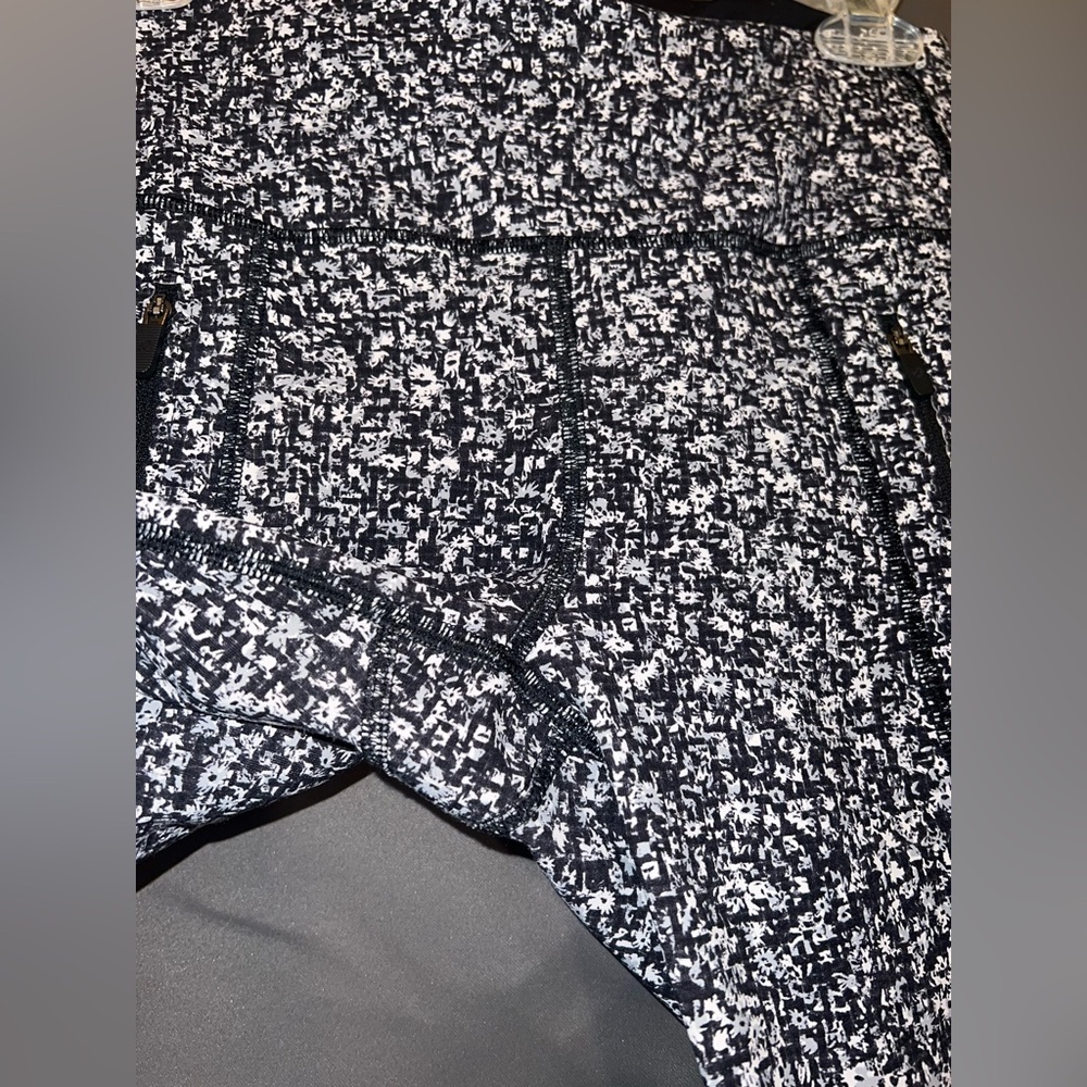lululemon invigorate tight daisy dust alpine - Picture 5 of 9